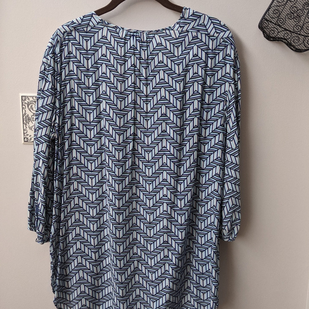 EUC V-neck hi-low top - Picture 3 of 6